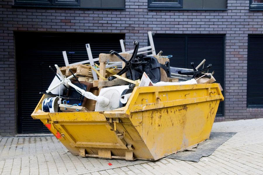 Signs You Need a Waste Cleanup Company